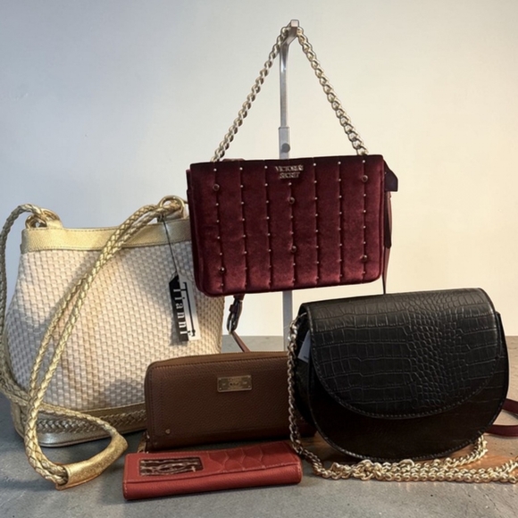 9 Piece RESALERS BUNDLE  NEW AND LIKE NEW BAGS, Good Condition Bags. - Picture 6 of 9